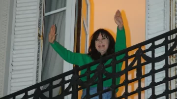 Presentó una lista secreta de visitas pero pelea por abrir las puertas