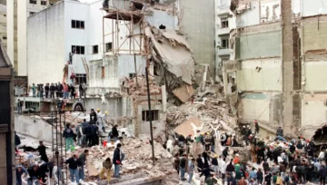 La Justicia realizará un juicio en ausencia para los acusados del atentado a la AMIA