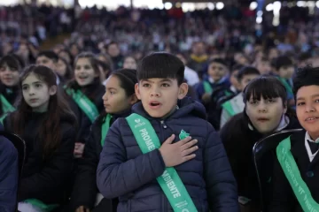 Más de 3000 alumnos de una escuela primaria prometen cuidar el medio ambiente