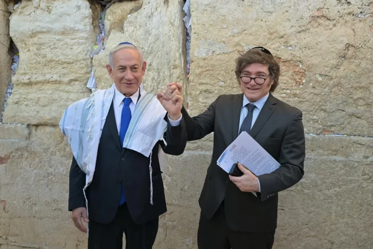 El Presidente Milei culminó su visita a Israel con un emotivo rezo en el Muro de los Lamentos