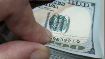 El dólar oficial saltó más de $40 ante los ruidos políticos y quedó a un paso de su récord histórico