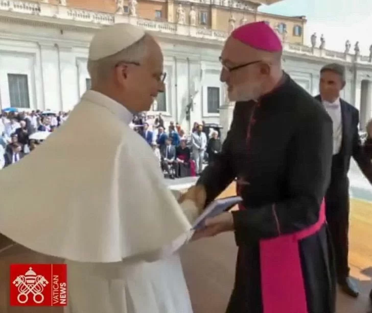 El Obispo Auxiliar Roberto Ferrari saludó al papa León XIV en el Vaticano