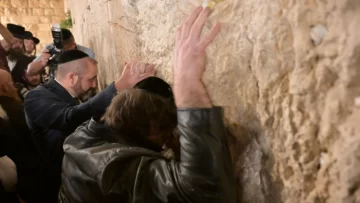 Milei llegó a Israel y visitó el Muro de los Lamentos en Jerusalén