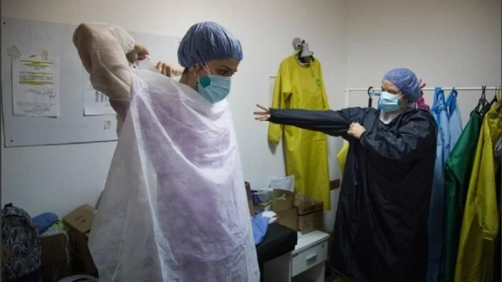 Los médicos formados en universidades argentinas tendrán prioridad en las residencias