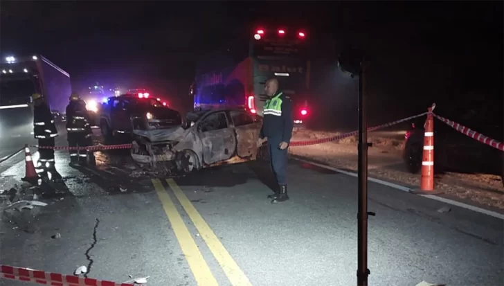Dos hombres murieron calcinados en un siniestro vial
