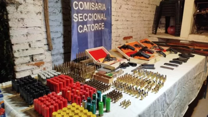 Personal policial encontró un arsenal de armas en El Timbó