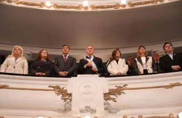 Jaldo encabezó la gala oficial en el Teatro San Martín por el Día de la Independencia