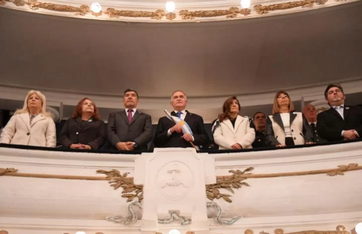 Jaldo encabezó la gala oficial en el Teatro San Martín por el Día de la Independencia