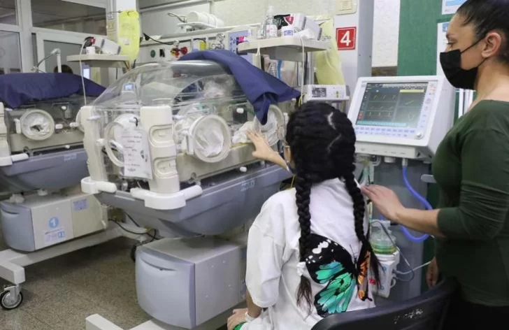 Emotivo encuentro: Celeste pudo conocer a su bebé Noah