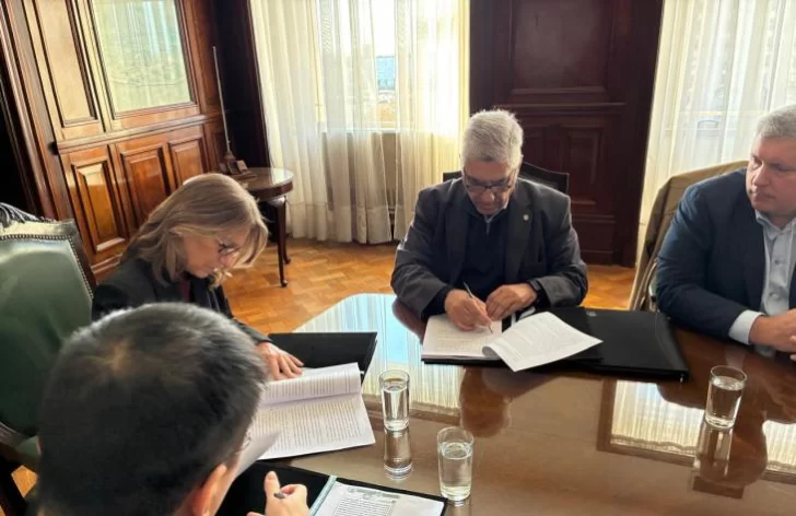 Jaldo anunció la firma del contrato para ampliar la red eléctrica de El Bracho – Villa Quinteros