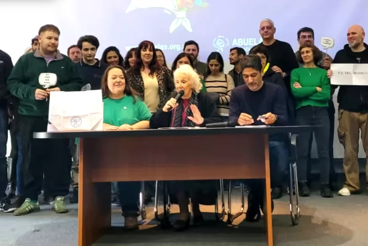 El nieto 140 ya conoce su historia: nació en cautiverio y fue buscado durante 47 años El nieto 140 ya conoce su historia: nació en cautiverio y fue buscado durante 47 años