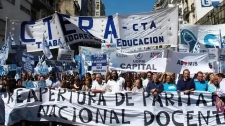 Obligan al Gobierno a convocar a la paritaria nacional docente