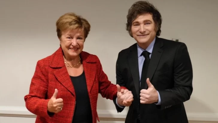 El FMI se reunió para debatir la revisión de metas del programa argentino y se define el desembolso de USD 2.000 millones El FMI se reunió para debatir la revisión de metas del programa argentino y se define el desembolso de USD 2.000 millones