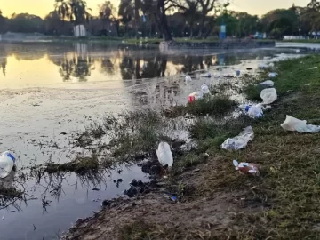 Tiraron toneladas de basura en el Parque 9 de Julio durante el Día del Amigo Tiraron toneladas de basura en el Parque 9 de Julio durante el Día del Amigo