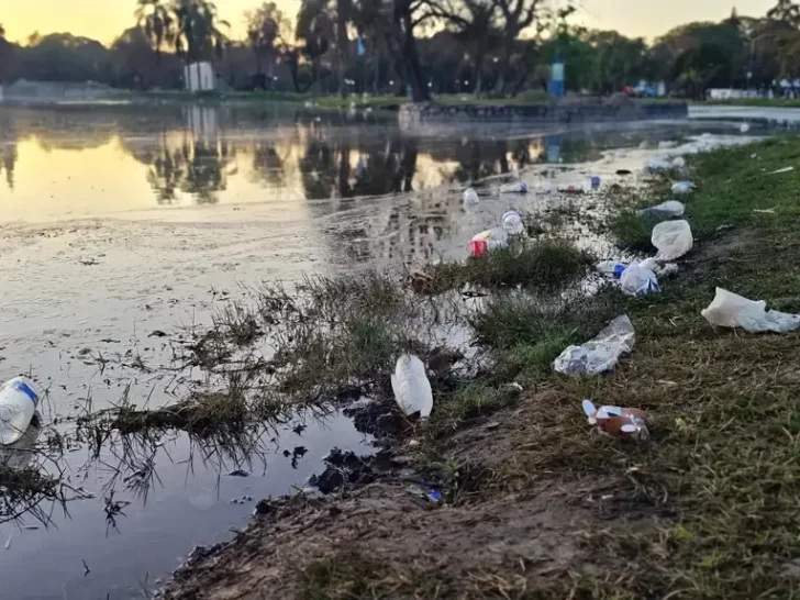 Tiraron toneladas de basura en el Parque 9 de Julio durante el Día del Amigo Tiraron toneladas de basura en el Parque 9 de Julio durante el Día del Amigo
