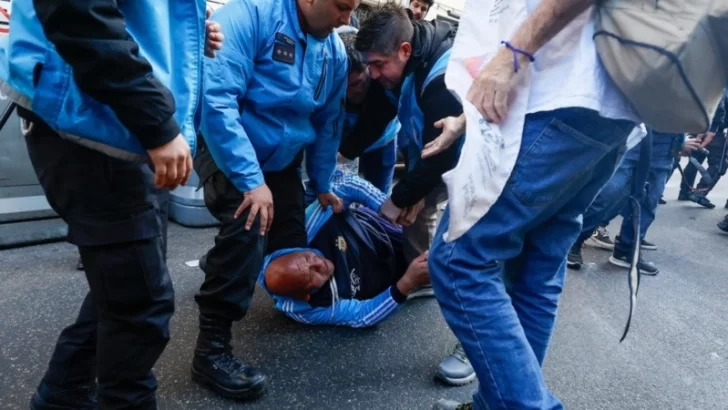 Nueva marcha de jubilados con represión y al menos cinco detenidos frente al Congreso