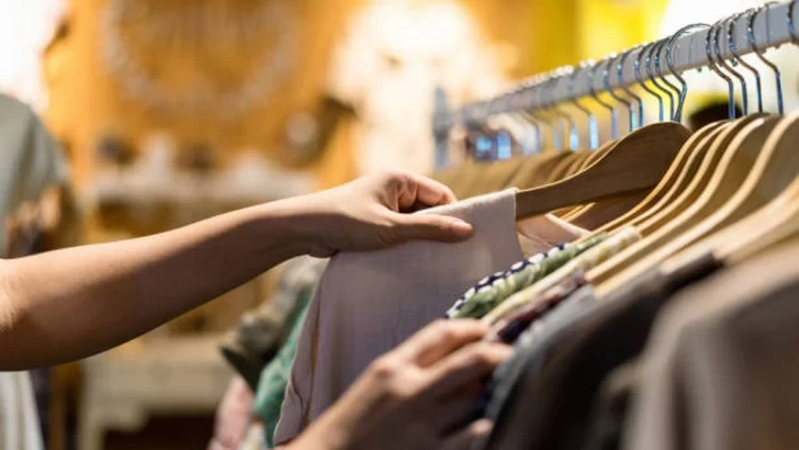 La venta de ropa cayó 7,7% en el tercer bimestre y se encienden las alertas en el sector