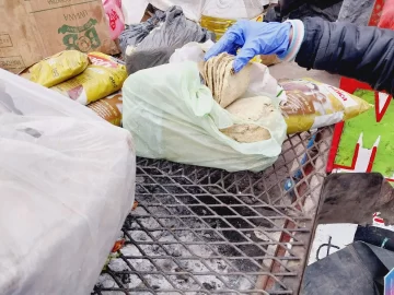 Un tucumano quedó detenido por vender milanesas de papel higiénico