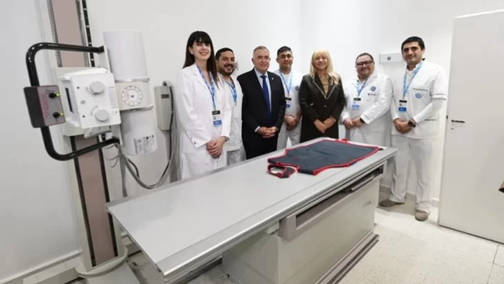 Inauguraron un servicio de radiología y entregaron dos ambulancias a la Asistencia Pública