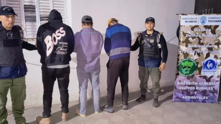 Quedaron detenidos luego de ser sorprendidos quemando intencionalmente pastizales