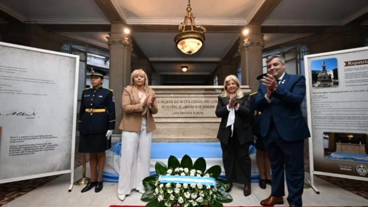 El Gobierno provincial rindió homenaje a Juan Bautista Alberdi en el Día del Abogado