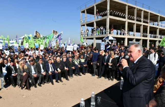 El gobernador Jaldo encabezó el acto de reinicio en las obras del Procrear II