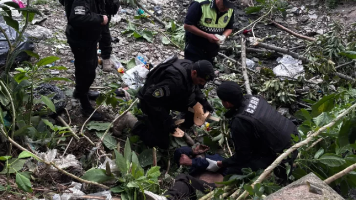 Rescataron a un hombre que se arrojó al vacío desde un puente en Tafí Viejo