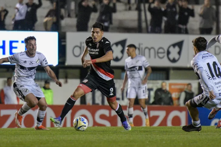 San Martín empató y se aleja del primer puesto de su zona