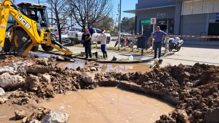 La SAT repara pérdidas de agua potable en Villa 9 de Julio