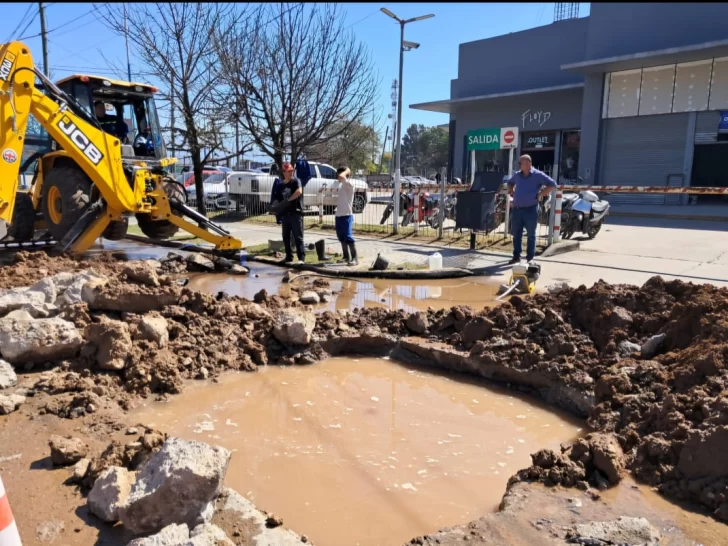 La SAT repara pérdidas de agua potable en Villa 9 de Julio