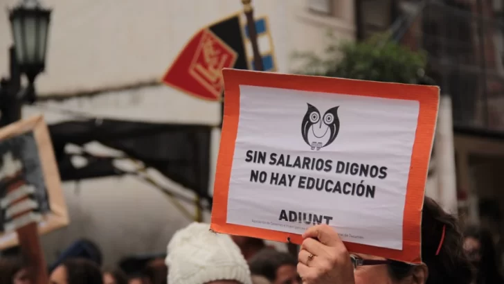 ADIUNT se suma al paro nacional universitario de 72 horas: protesta por aumentos en planes de salud y demanda salarial