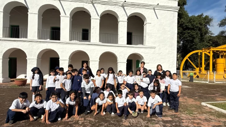 El Bus Turístico Educativo ofrece paseos gratuitos para alumnos de toda la provincia