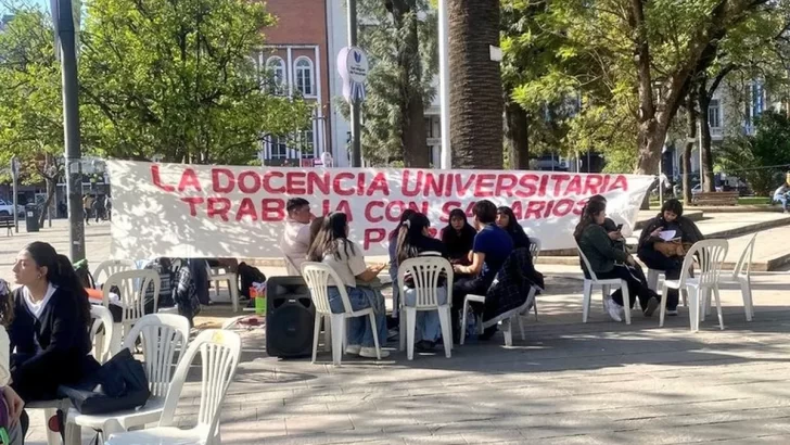 Clases públicas y gran festival cierran la semana de protestas de ADIUNT