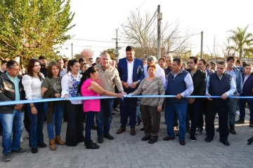 Se inauguró obras de pavimento, alumbrado y un complejo de semáforos