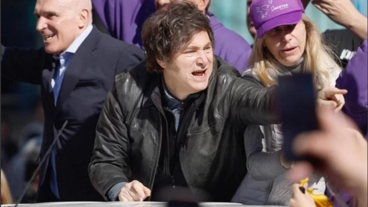 Javier Milei calificó de “aberrante” lo ocurrido en Lomas de Zamora e ironizó: “Parece que todavía conservo los reflejos”