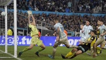 Racing metió un triunfo épico ante Peñarol y lo espera Vélez en cuartos de final