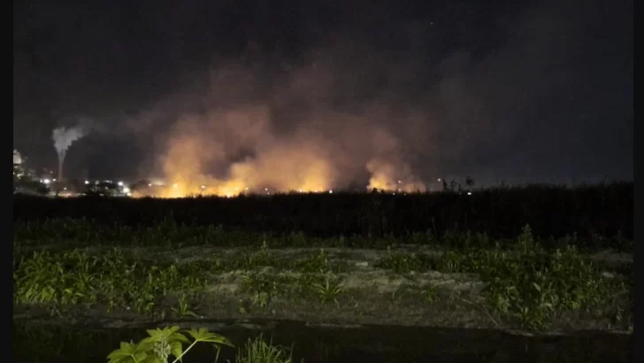 Intervinieron en un importante foco de incendio en la zona del Ingenio La Corona