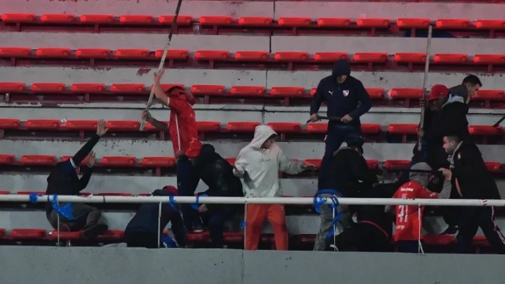 Independiente identificó a 25 barrabravas involucrados en la violencia extrema ante la U de Chile