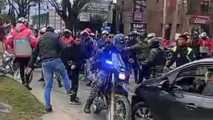 Violento enfrentamiento entre repartidores de Pedidos Ya y GUM en Yerba Buena: 7 detenidos y varios heridos