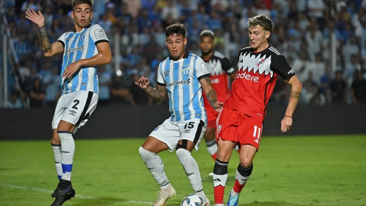 Desde la madrugada, largas filas para conseguir entradas para Atlético Tucumán – River