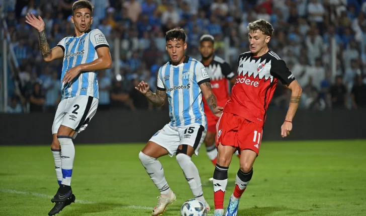 Desde la madrugada, largas filas para conseguir entradas para Atlético Tucumán – River