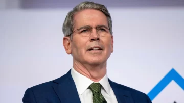 El secretario del Tesoro de Estados Unidos mostró su apoyo a la Argentina y a Javier Milei