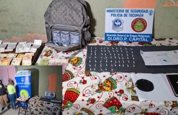 Detuvieron a una mujer que transportaba cocaína oculta en un coche de bebé