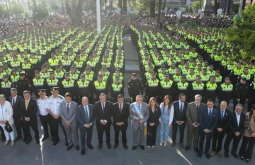 El gobernador tomó juramento a más de 1.200 policías