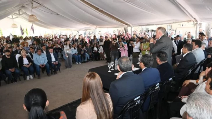 El Gobierno provincial entregó viviendas a familias de Río Seco