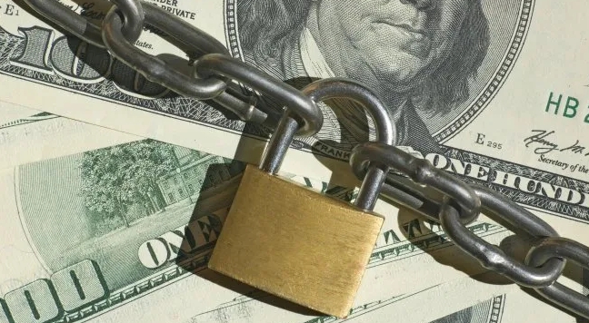 Reinstauran una medida del cepo al dólar para los ahorristas