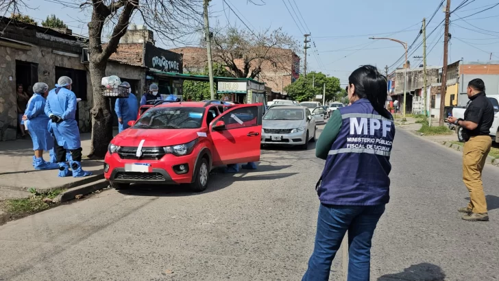 Un joven fue asesinado a balazos en el sur de la capital: hay dos detenidos