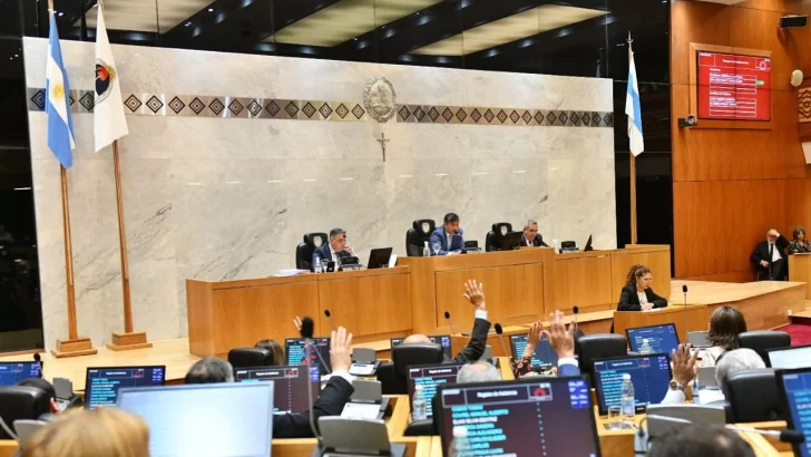 La Legislatura aprobó la licencia solicitada por el gobernador Jaldo