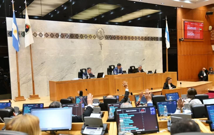 La Legislatura aprobó la licencia solicitada por el gobernador Jaldo