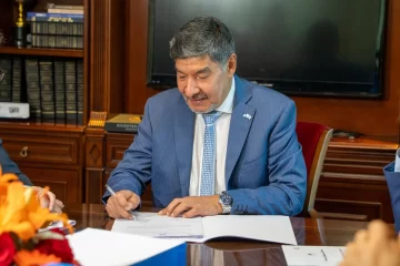 Acevedo firmó la comunicación del Digesto Jurídico al Ejecutivo provincial